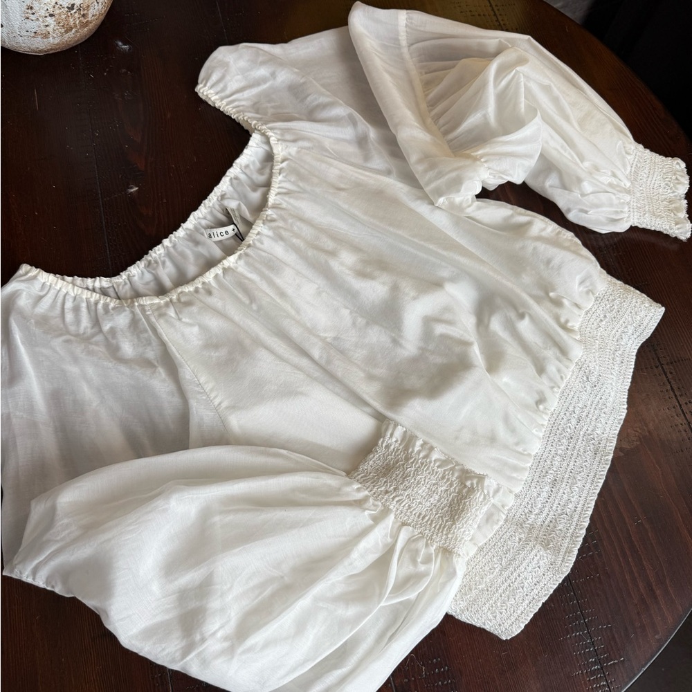 L
Never worn
Beautiful